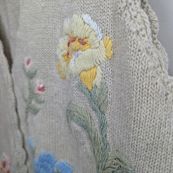Vintage Francisca L (16-18) Button Up Cream Knit Floral Embroidered Vest - Picture 6 of 10